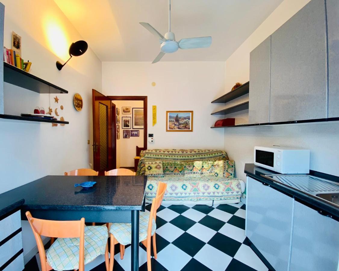Apartamento Hostdomus - Bilocale Sul Borgo Finale Ligure Exterior foto